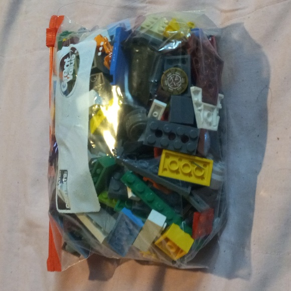 Legos lot 9 This lot has mixed legos - Picture 2 of 2